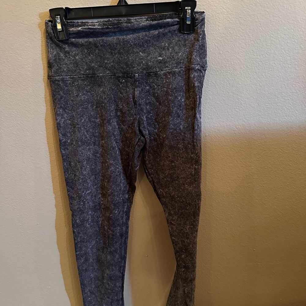 Colsie Charcoal Acid Wash Leggings
